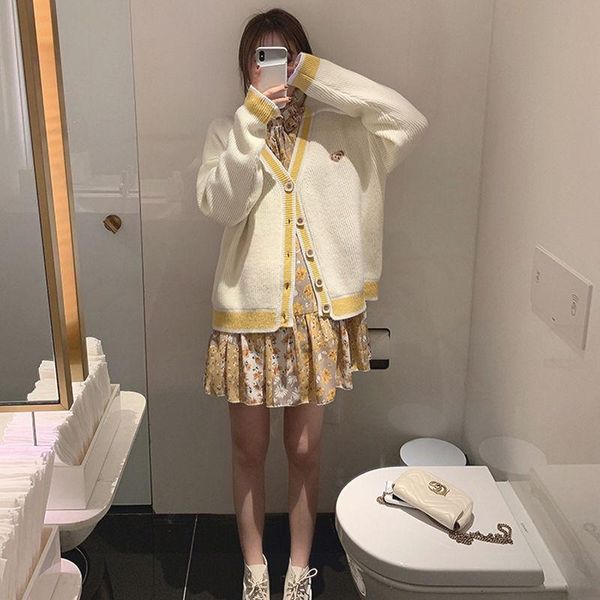 

2020 new knitted women's vintage embroidered v-neck sweater korean-style cardigan jacket, White