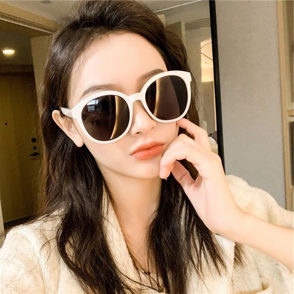 

blnew women's korean fashion 2020 ins polarizing street ssunglasses holiday net red and white big frame looks thin m l, White;black