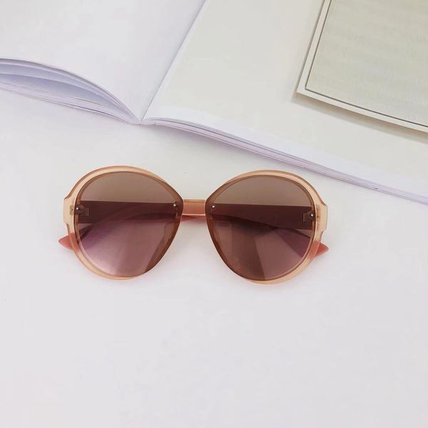 

2019 new round polarized female personality net red sunglasses fashion show thin toad glasses, White;black