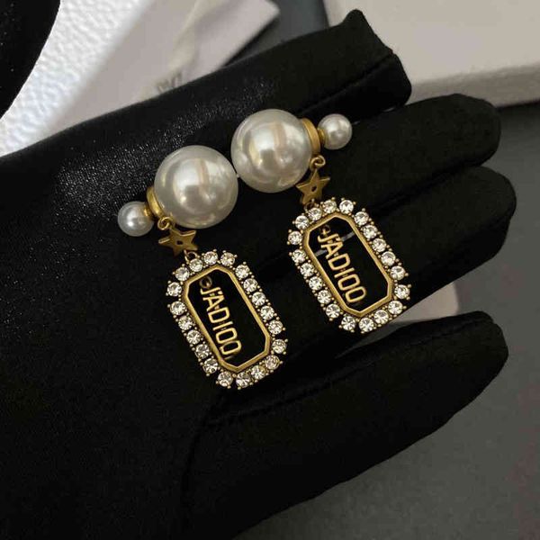 

factory wholesale small difeng pearl letter earrings in front and back, Golden