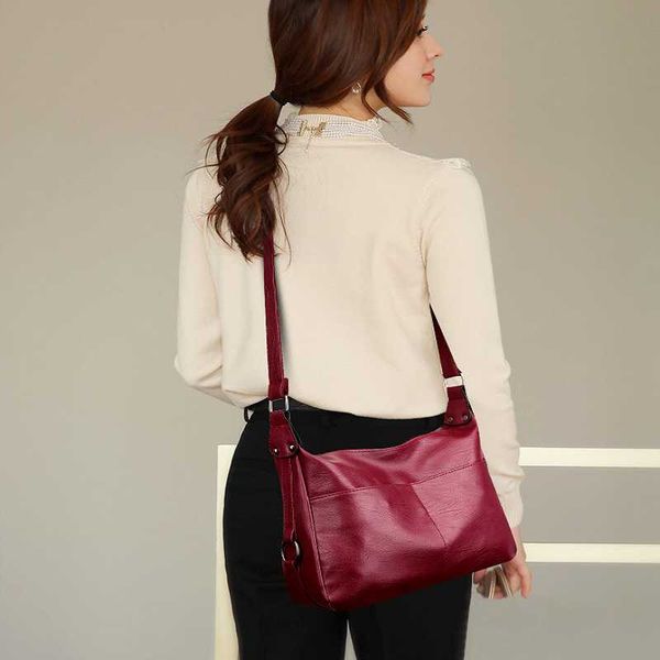 

2020 new korean version of the middle-aged and elderly ladies shoulder bag soft leather bag diagonal cross-body