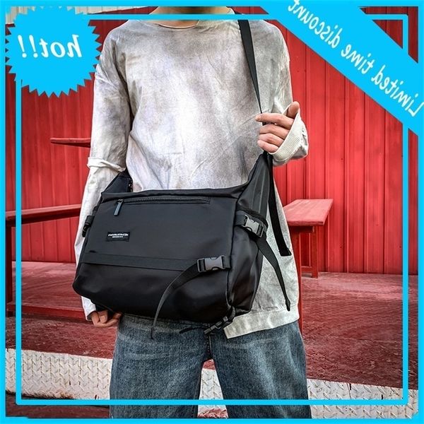 

2019 south korean new men's tooling large capacity nylon student waterproof crossbar postman bag