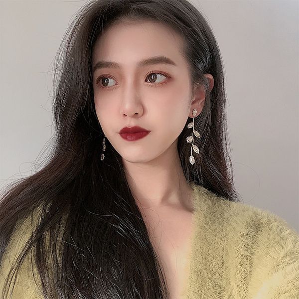 

red temperament korean 2020 net new fashion women's advanced sense versatile long french earrings, Silver