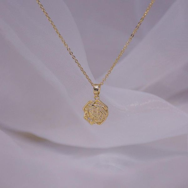

exquisite design sense micro-inlaid a zircon 14k gold-plated rose flower simple temperament short ladies necklace clavicle chain, Silver