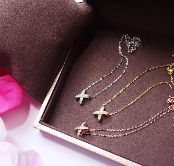 

2020 new pendant necklace symbolizes the closeness and lingering love, smooth without losing details, and reveals elegance in fashion, Silver