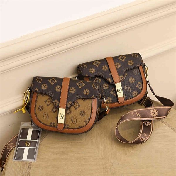 

2022 factory wholesale new burst bbao old flower saddle bag tide texture large capacity oblique span women new wide shoulder belt tcjg