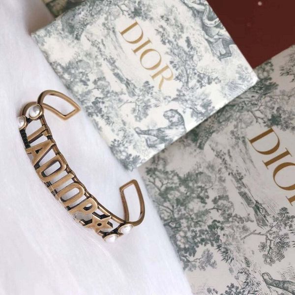

dijia d new classic letter fashion bracelet, Golden;silver
