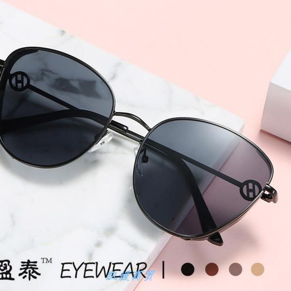 

2020 new fenjia cat eye women fashion small frame punk style sunglasses, White;black