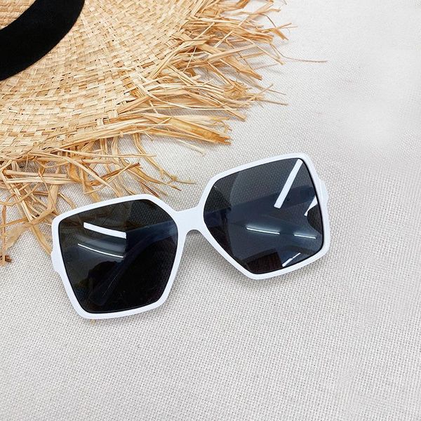 

2021 new fashion UV - resistant sunglasses for women, White;black