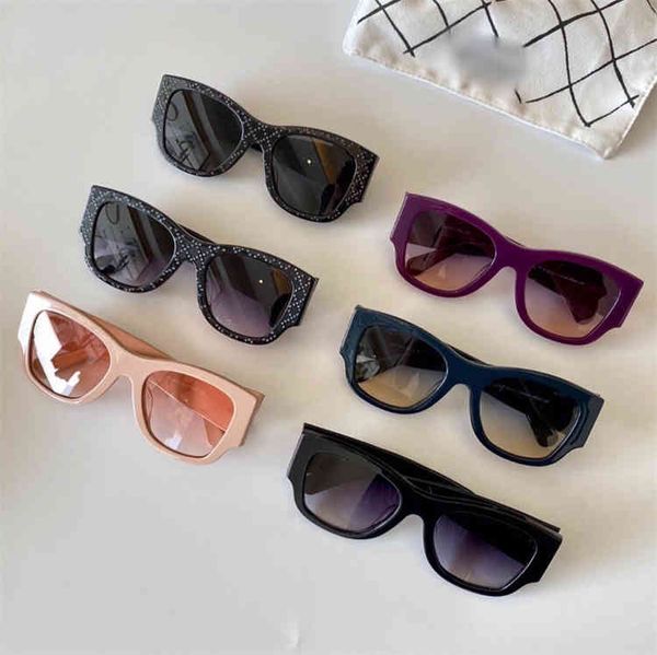 

2022 factory wholesale sunglasses women's net red wind same fashion personalized round frame drilling leg tide ch5421, White;black