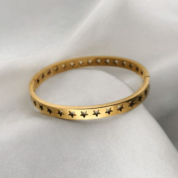

fashion 6mm hollow star bangle for women gold color stainless steel stars bracelet party gift wholesale kg203, Black