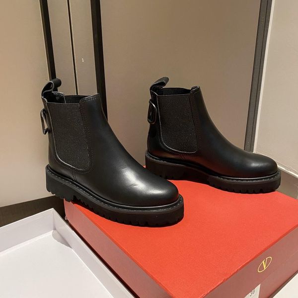

designer womens boots round head in shiny leather sleeve with black letters low heel with box size 35-40