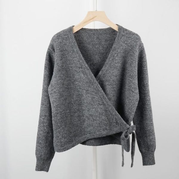

2021 autumn and winter women's gray v-neck lace wool cardigan sweater, White
