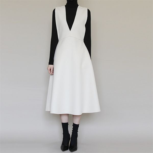 

2021 new women's dresses solid ensembles deep v-sleeveless low-sleeved medium-long dress in line and combined white or black turtleneck, Gray