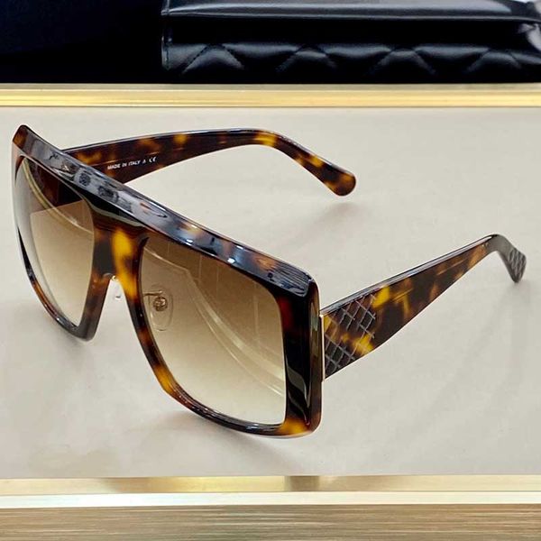 

2021s selling trendy sunglasses shiny hardware middle-aged lattice design womens fashion sunglasses ch4880 with original box, White;black