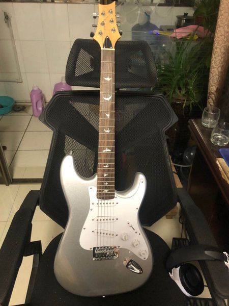 

new high qualit made in china silver sky electric guitar 6 strings electric guitar small tremolo bridge