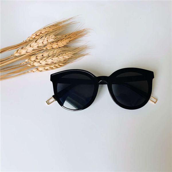 

sunglasses 2020 august women jiaxian thin new sunglasses, White;black