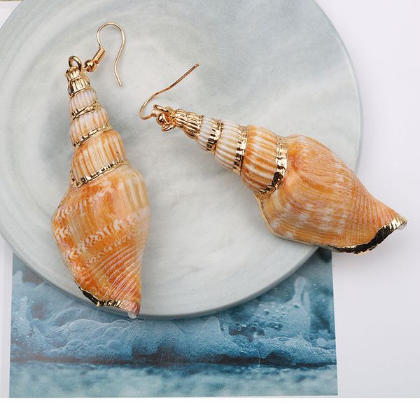 

2020 designer Europe and the United States popular new conch shell earrings romantic ocean wind long earrings inlaid gold edge earrings