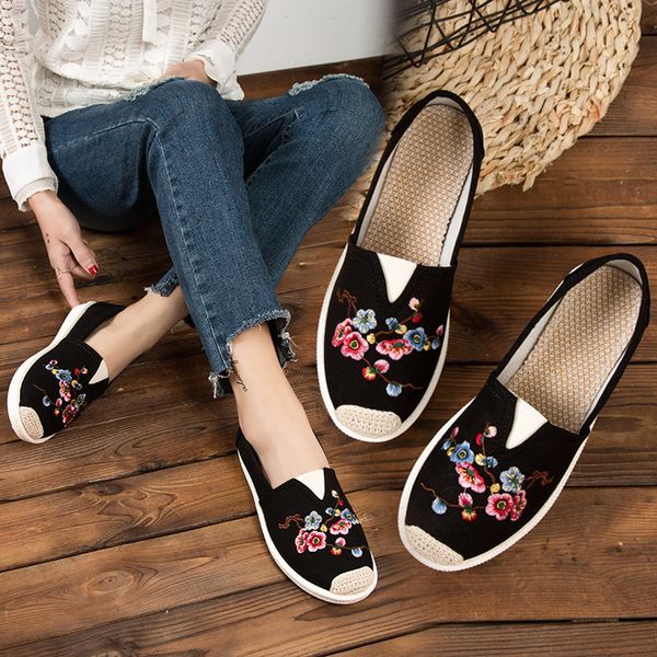 

designer shoes 2022 women loafers casual flats slip on female shoes ethnic style embroidered ladies flat shoes white zapatos muj, Black