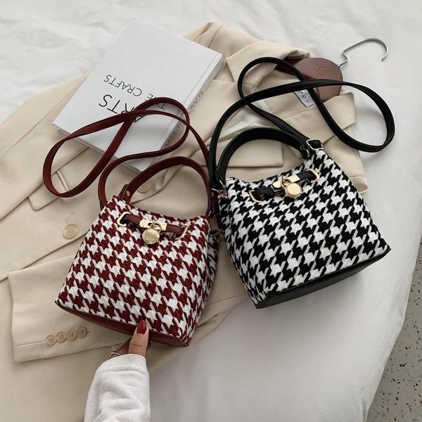 

женская сумка сумка 2020 новый корейский вскользь простой одно плечо сумка с замком блокировки и универсальный ковш