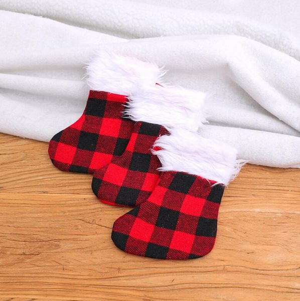 

2020 christmas ornaments xmas tree stocking pendent candy gifts bag plush patchwork plaid grid long socks decorative socks bags e102103