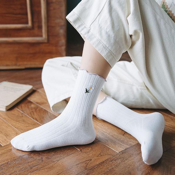 

korean streetwear little daisies embroider cute socks women japanese harajuku style kawaii socks autumn winter for ladies1, Black;white