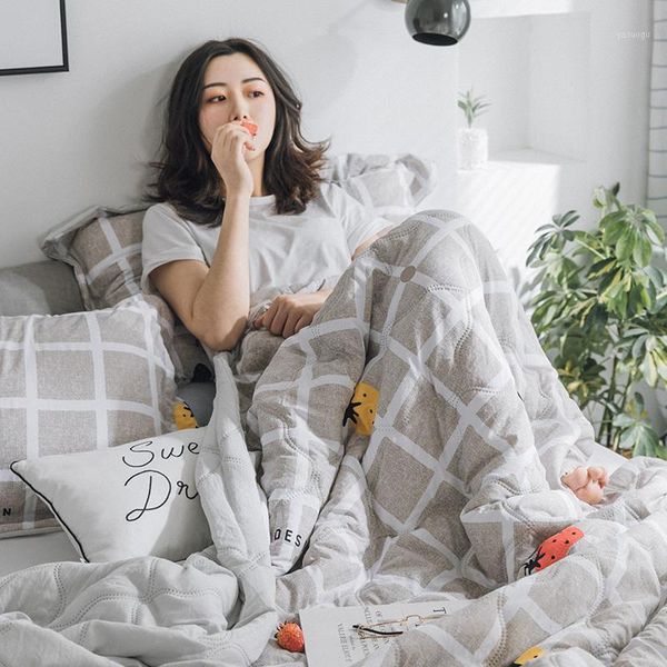 

new design antarctic raschel blanket bed thickening in winter for warm student dormitories single coral fleece blanket bed sheet1
