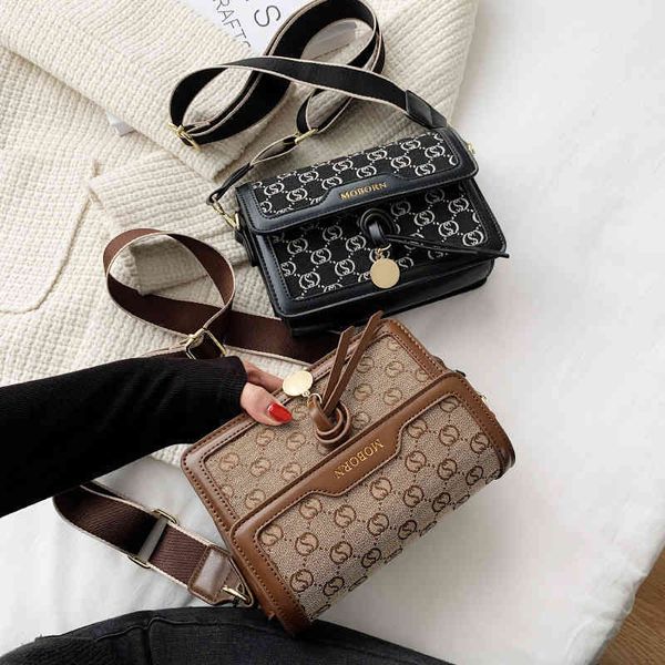 

2022 factory wholesale designer handbags on clearance female autumn and winter printed small square korean fashion personalized single shoul
