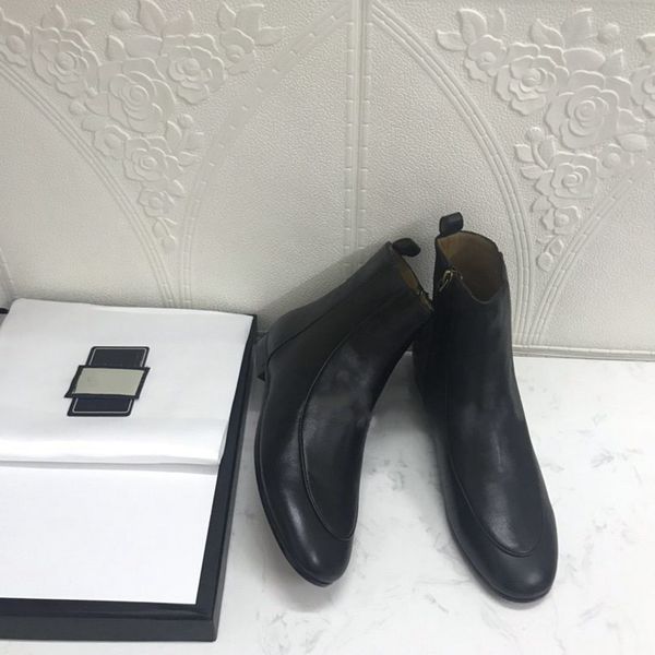 

this new 2021 boot is a shoe designed by luxury designers, with letters on the heel bfs, Black