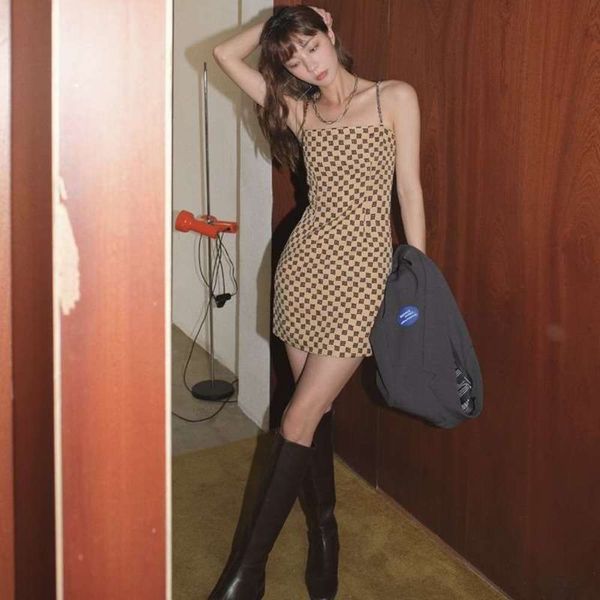 

slim spring fitting and autumn 2020 metal chain sling dress women's printed plaid skirt, Black;gray