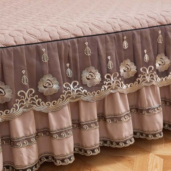 Colchas de luxo europeias e 2pcs fronha de algodão grosso saia de cama com borda de renda gêmeo rainha king size conjunto de cama antiderrapante 201272e