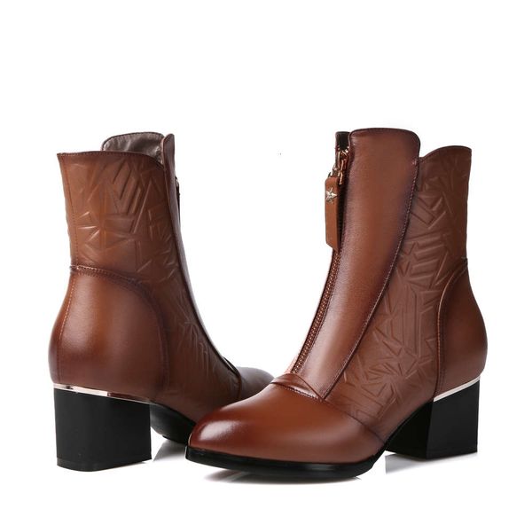 

new low heeled boots for women in winter, White;red