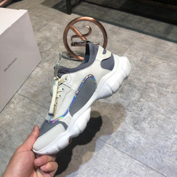 

2020 scarpe da uomo firmate gray leather decorated with neon strips classical triple s luxury brands platform sneakers, Black