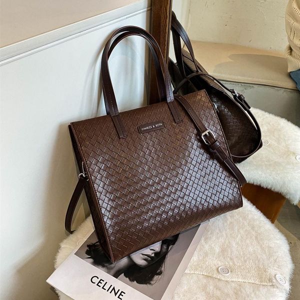 

original design fall/winter high-quality handbags 2020 new large-capacity messenger bag wild western tote bag width: 28cm