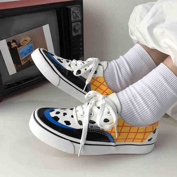 

new classic women's hand painted graffiti vulcanized canvas shoes women's slip on skateboarding shoes pink sneakers y200801, Black