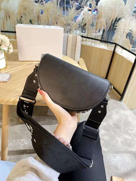 

oblique satchel saddle bag fashion contracted the new 2022 inclined bag, single shoulder and a half months female package