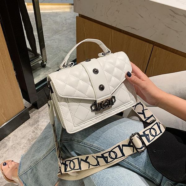 

women's bag autumn and winter retro mobile phone bag women's new 2020 high-end versatile messenger