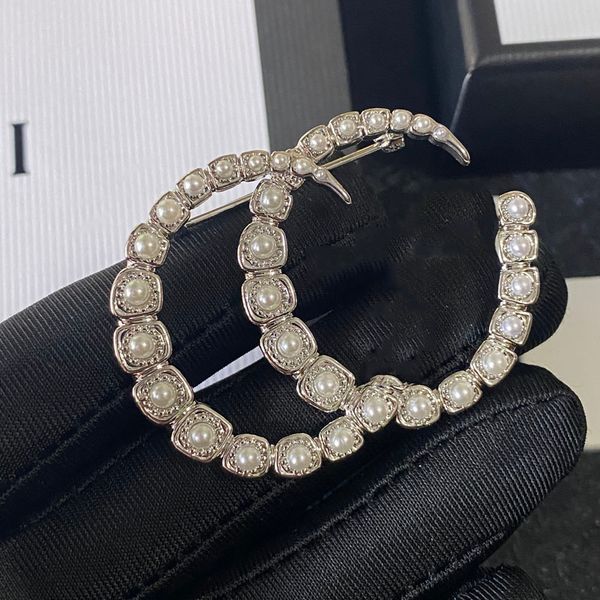 

sell women designer brooch pearl letter pin brooches ladies lapel pins corsage luxury brooch jewelry clothing accessary gifts, Gray