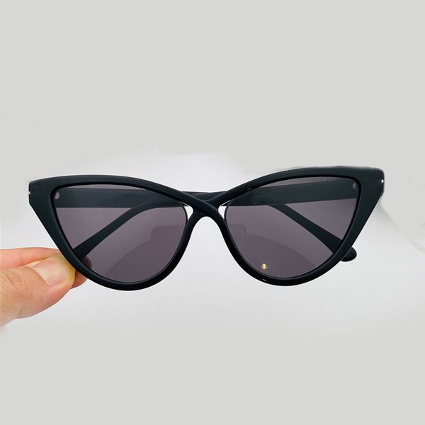 

740 new style ladies sunglasses fashion trend retro style anti-ultraviolet lens cat eye plate full frame frame with packag, White;black
