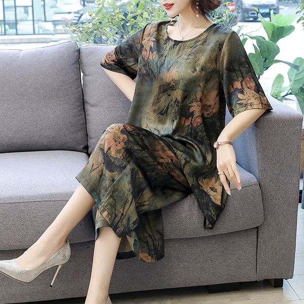 

mom summer clothing western style age-reducing suit 2020 new middle-aged women's middle-aged mom two-piece wide wife mulberry silk two, Gray