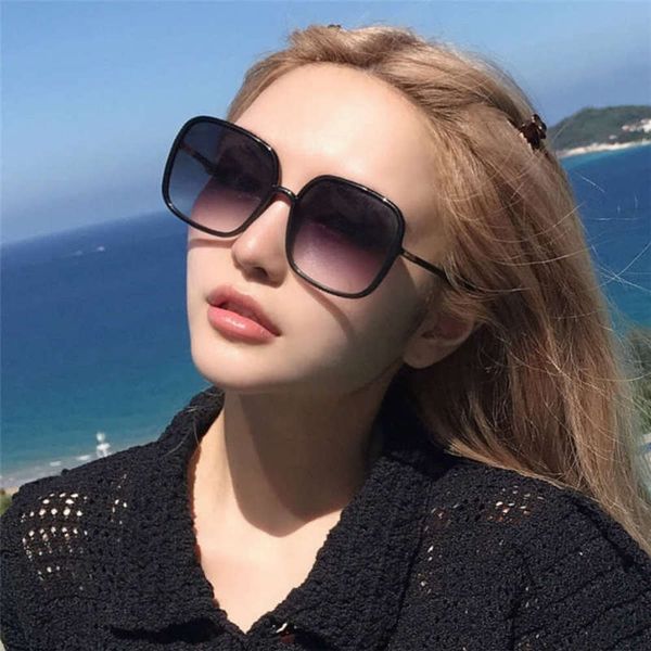 

2020 zhou yangqing's women's same sunglasses new net red sunglasses, White;black