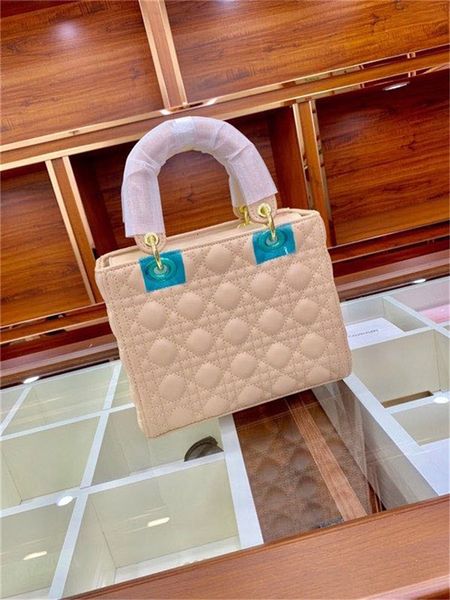 

famous designer princess lady fashion vintage clutch handbags badge shoulder strap five squares