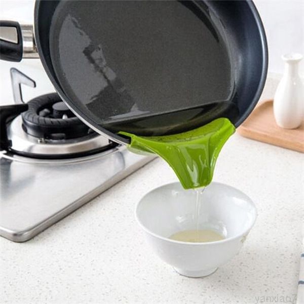 

pan anti-spill rim practical silicone deflector liquid diversion gadget funnel mouth home cooking kitchen tool