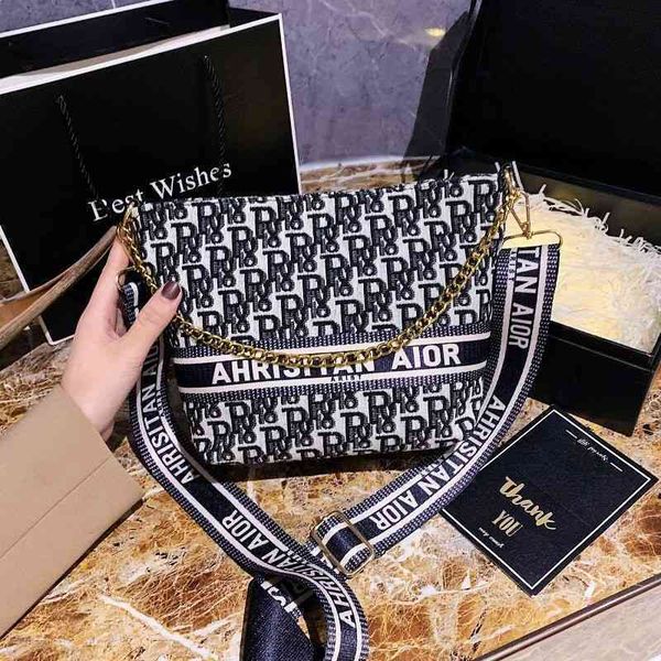 

2022 factory wholesale new bucket bag women's large capacity autumn and winter trend single shoulder bag