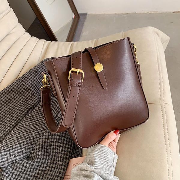 

shoulder bags axukes 2021 fashion pu leather female bag simple atmosphere messenger metal buckle decoration beautiful