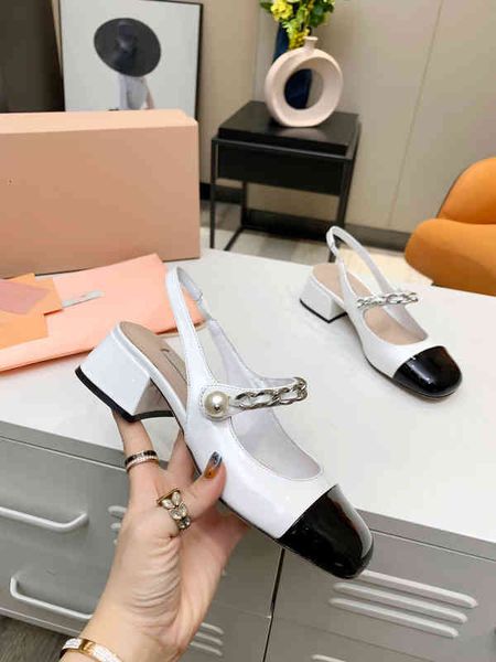 

m luxury designer sandals simple black and white round toe sandal with pearl box slippers