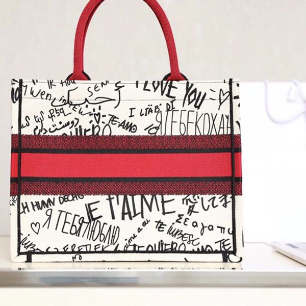 

ladies' bags, high-end customized quality shopping bags, affordable, if you want to see more styles, please contact me 00088