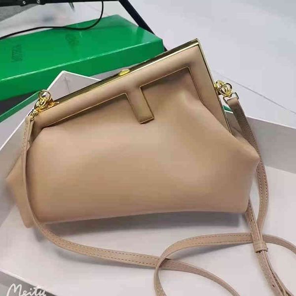 

2022 factory wholesale new net red same clip female autumn winter cloud bag advanced sense saddle fashion one shoulder messenger bag