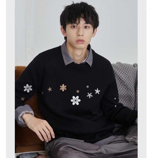 

autumn winter sweater men round neck fashion embroidery flowers knitted casual men's basic bottoming long sleeve pullover 1, White;black