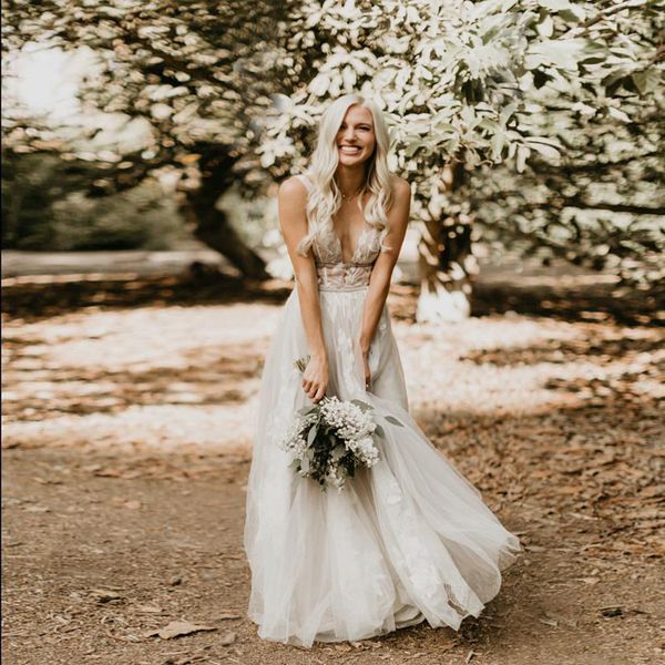 

a line v neck vintage wedding dresses lace appliques backless see through wedding gowns with brush train vestidos blancos, White